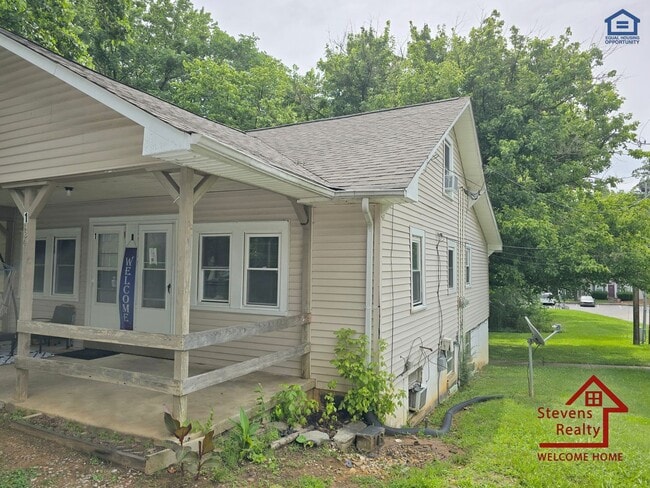 property at 1364 Crescent Dr