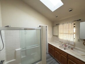 375 S Airport Way in Manteca, CA - Building Photo - Building Photo