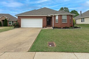 1560 Hawthorne Ln in Prattville, AL - Building Photo