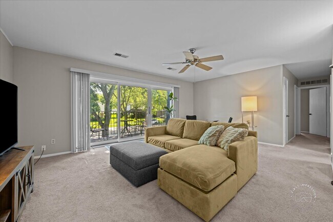 1125 Royal St George Dr in Naperville, IL - Building Photo - Building Photo