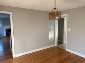 39 Westphal St in West Hartford, CT - Building Photo - Building Photo