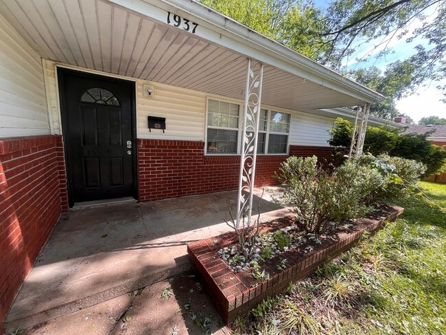 1937 E Edgewood St in Springfield, MO - Building Photo - Building Photo