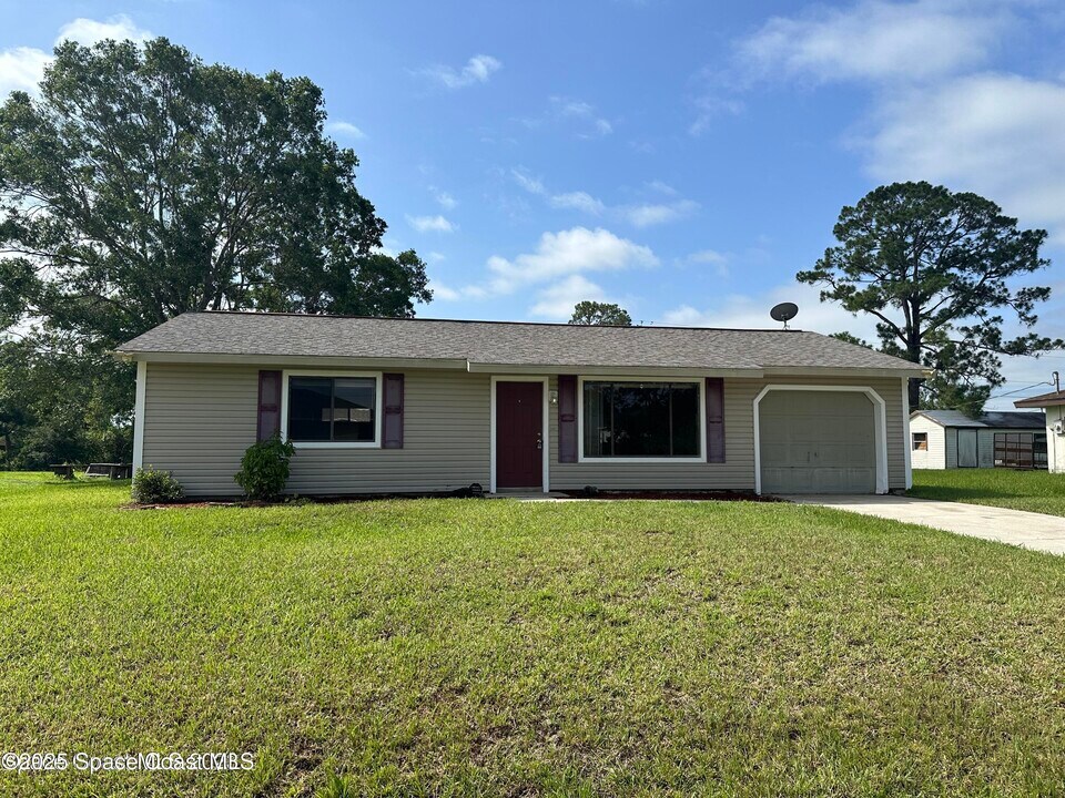 1436 Valerius St SE in Palm Bay, FL - Building Photo