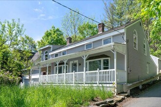 52 Grove St in Vernon, CT - Building Photo - Building Photo