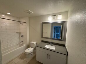 430 NE 31st St, Unit S1 in Miami, FL - Building Photo - Building Photo