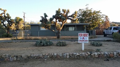 56633 Bonanza Dr in Yucca Valley, CA - Building Photo - Building Photo