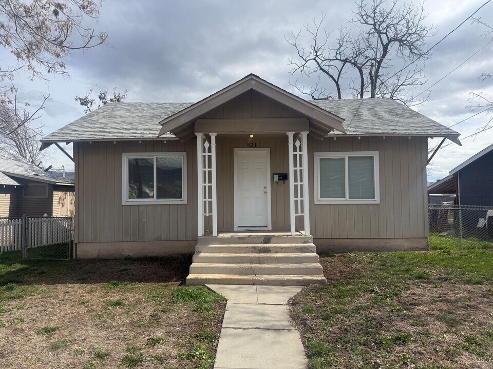 921 Methow St in Wenatchee, WA - Building Photo