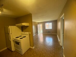 2134 Fairfax Ave, Unit E14 in Nashville, TN - Foto de edificio - Building Photo