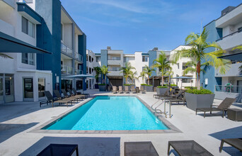 Crescent at West Hollywood in West Hollywood, CA - Building Photo - Building Photo