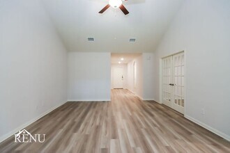 10414 Sweetwater Creek Dr in Cleveland, TX - Building Photo - Building Photo