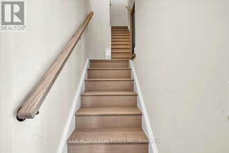 6 Red Squirrel Ln. in Richmond Hill, ON - Building Photo - Building Photo