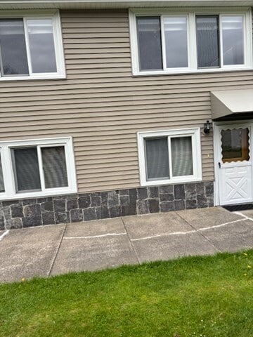 property at 27 B Middleton St