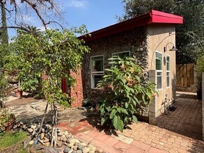 1802 N Raymond Ave in Pasadena, CA - Building Photo - Building Photo