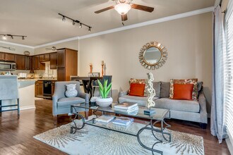 Portofino at Las Colinas in Farmers Branch, TX - Building Photo - Building Photo