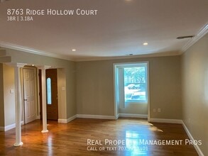 8763 Ridge Hollow Ct in West Springfield, VA - Building Photo - Building Photo