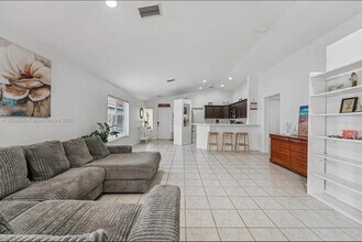 1368 Presidio Dr in Weston, FL - Building Photo - Building Photo