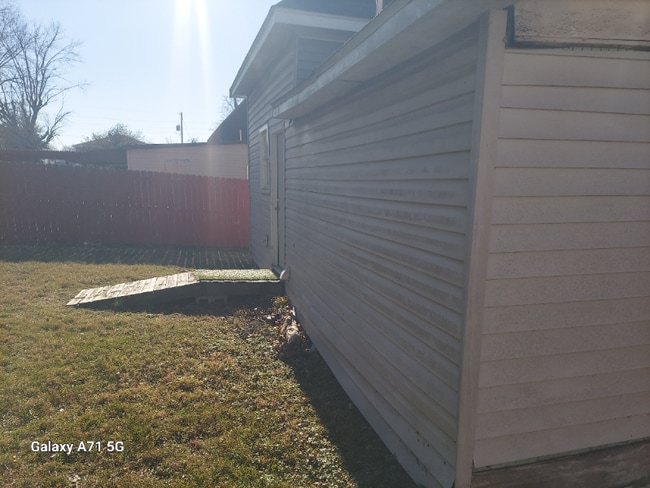 2034 N Washington Ave in Springfield, MO - Foto de edificio - Building Photo