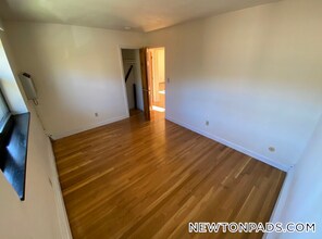 266 Grove St in Newton, MA - Building Photo - Building Photo