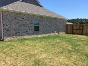 203 N Powderhorn Dr in Fayetteville, AR - Building Photo - Building Photo