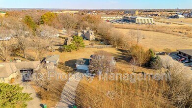 5305 NW 91st Ct in Johnston, IA - Building Photo - Building Photo