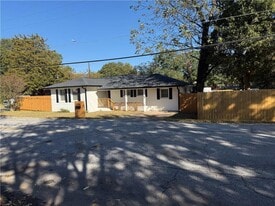 5136 Jones Rd in Forest Park, GA - Building Photo