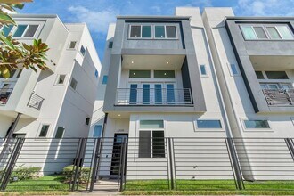 3209 Garrow St in Houston, TX - Building Photo - Building Photo