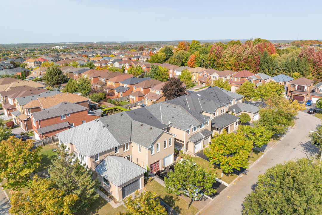 30 Tawn Cres in Ajax, ON - Building Photo