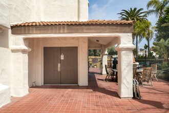 Vista Oceana in San Clemente, CA - Foto de edificio - Building Photo