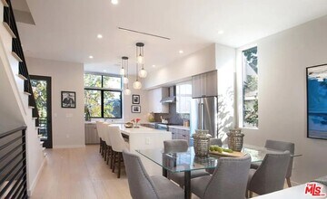 4429 Tujunga Ave in Los Angeles, CA - Foto de edificio - Building Photo