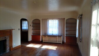 1327 S Alicia Dr in Appleton, WI - Building Photo