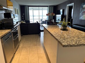 3000 Marcos Dr in Aventura, FL - Building Photo - Building Photo