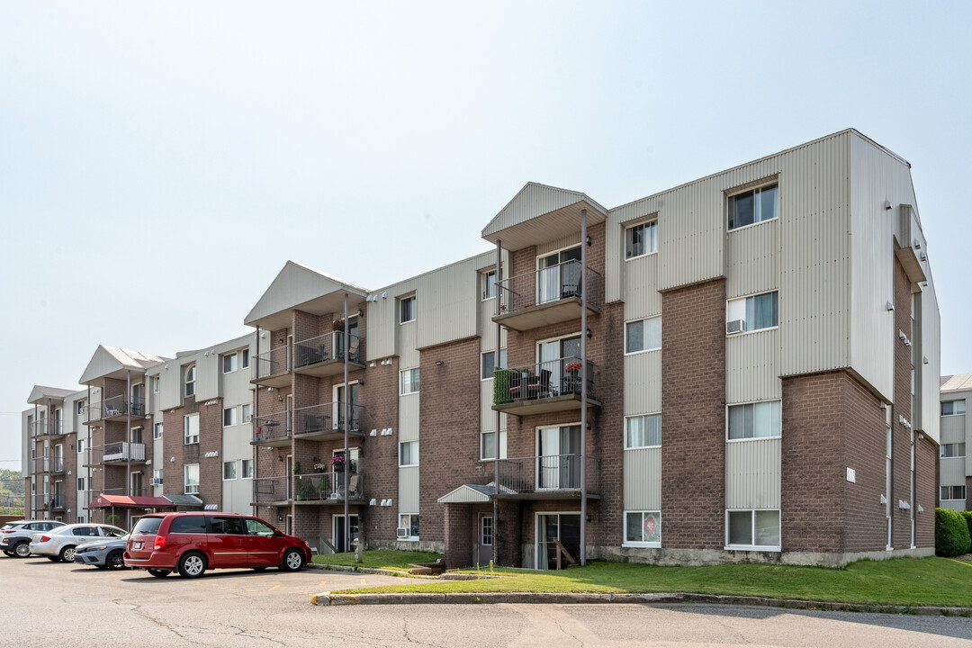 415 Père-Lelièvre Boul in Québec, QC - Building Photo