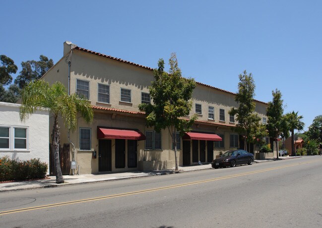 Roosevelt Court in San Diego, CA - Foto de edificio - Building Photo