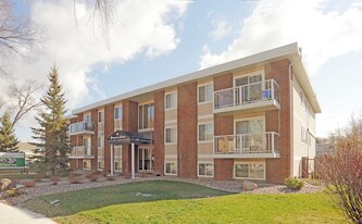 Beaumont Manor in Edmonton, AB - Building Photo