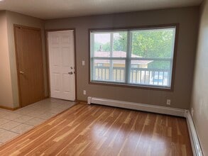 88 Olive Ct, Unit 3 in Iowa City, IA - Foto de edificio - Building Photo