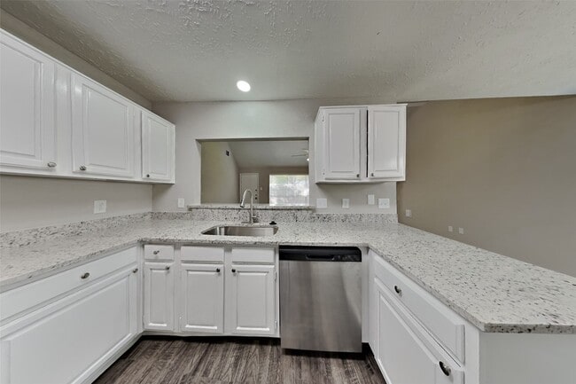 property at 2415 Pebbledowne Cir