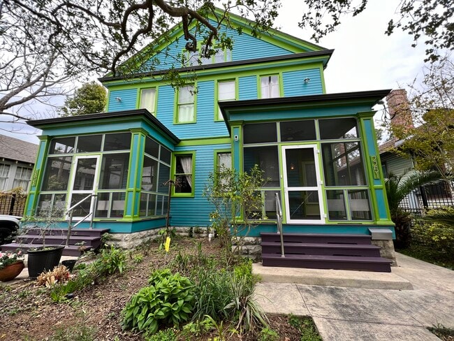 2251 Cambronne St, Unit 2251 Cambronne in New Orleans, LA - Foto de edificio - Building Photo