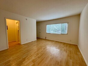 127 Vista Pl in Los Angeles, CA - Building Photo - Building Photo