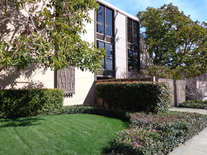 2831 – 2845 Flores Apartments in San Mateo, CA - Building Photo - Building Photo