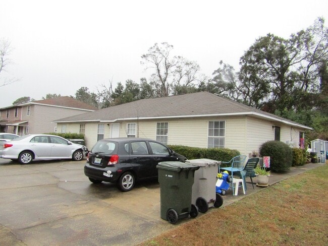 8110 Stonebrook Dr in Pensacola, FL - Building Photo - Building Photo