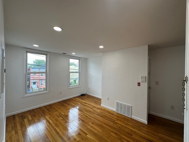 77 Reservoir Ave, Unit Apt 3