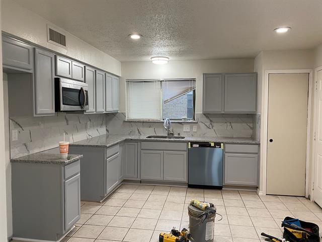 2613 Sam Houston Dr in Garland, TX - Building Photo - Building Photo