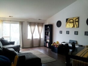 2751 Odlum Dr in Schaumburg, IL - Building Photo - Building Photo