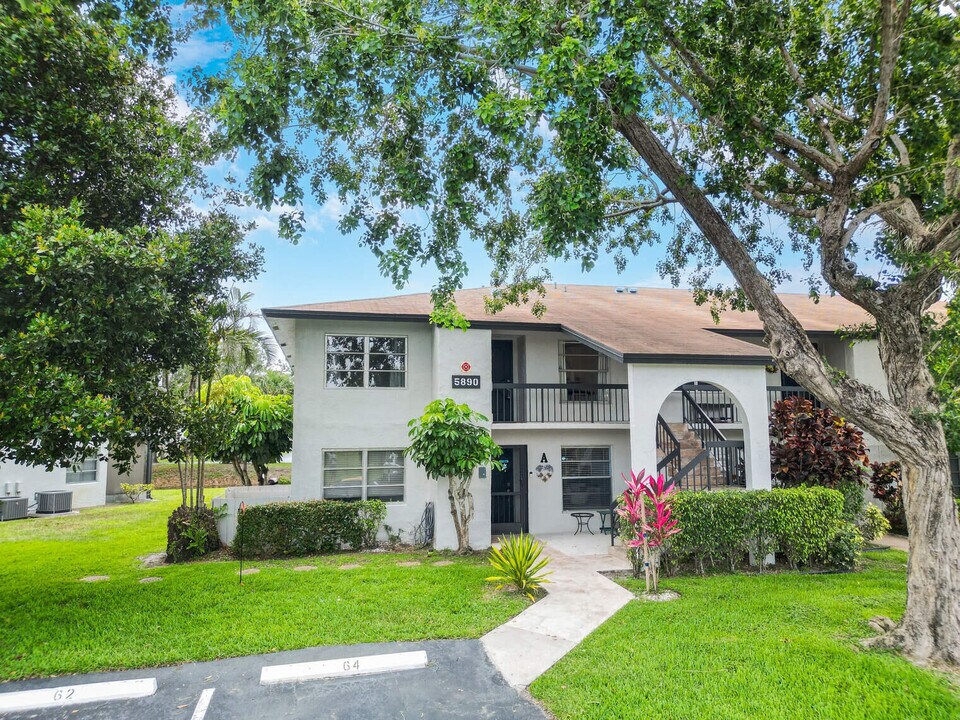 5890 Sugar Palm Ct in Delray Beach, FL - Building Photo