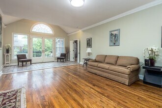 60 Eastland Dr in Memphis, TN - Building Photo - Building Photo