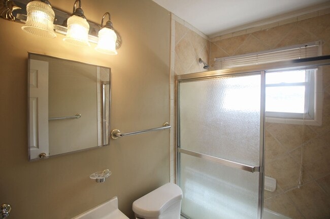 4111 8th St in Baltimore, MD - Building Photo - Building Photo