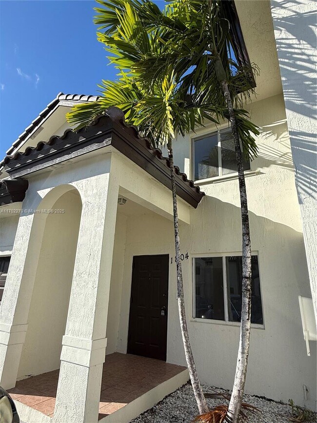 11061 NW 88th Ter in Doral, FL - Foto de edificio - Building Photo