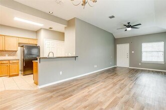 812 Walnut St in Burleson, TX - Building Photo - Building Photo