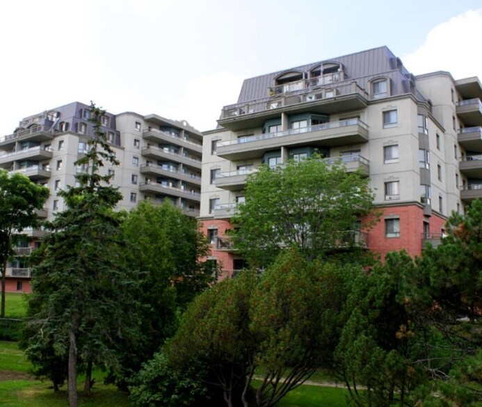 Victoria Park Place I in Kitchener, ON - Building Photo