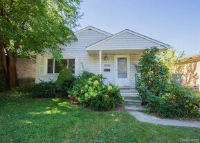 26045 Groveland St in Madison Heights, MI - Building Photo